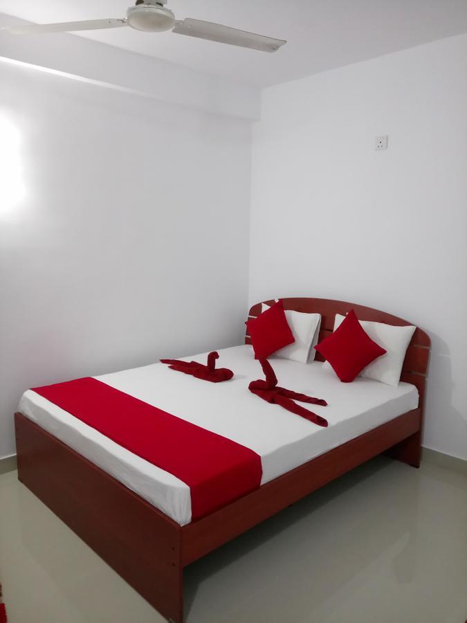 Oasis Beach Hotel Negombo Exterior photo