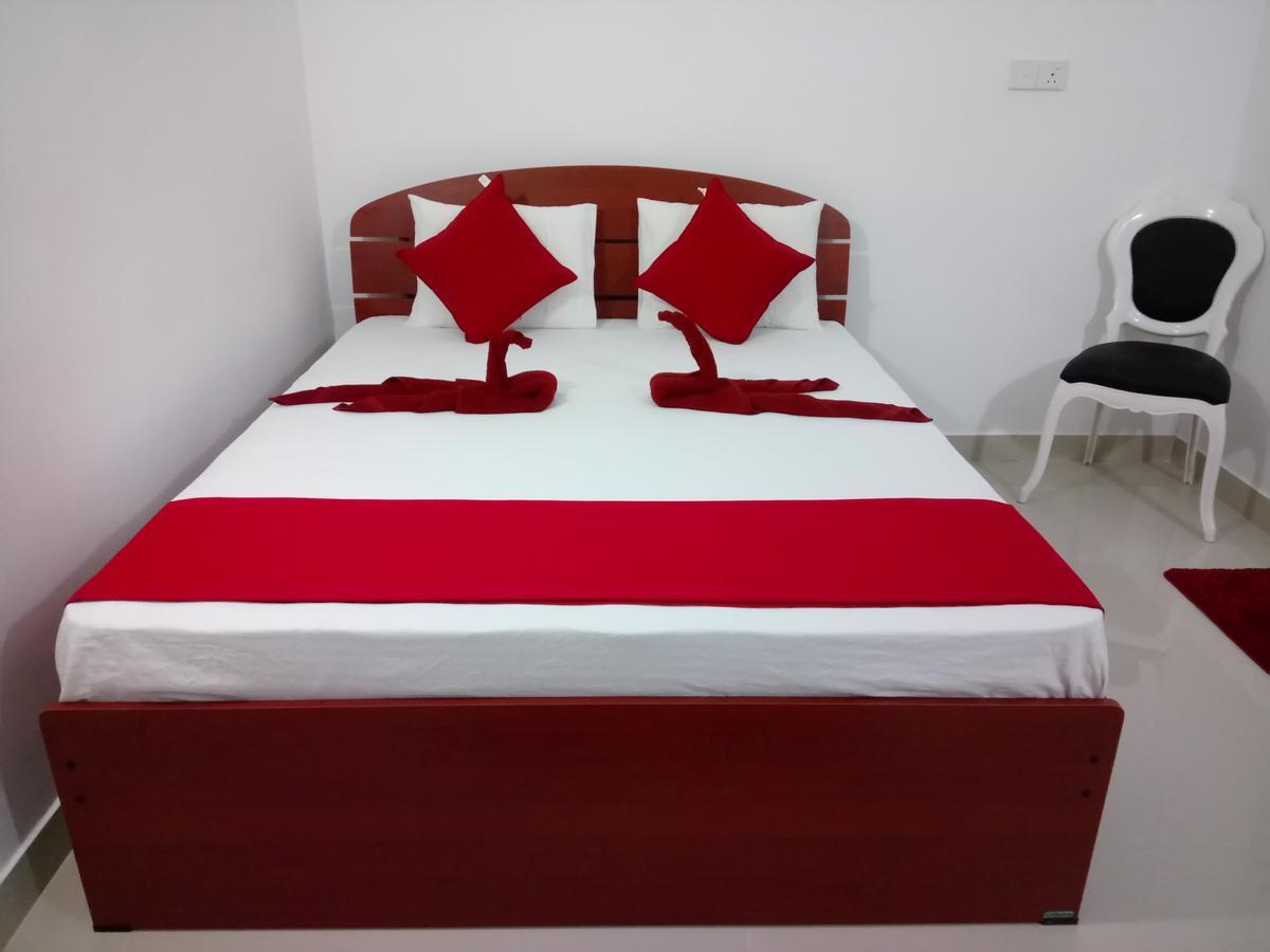 Oasis Beach Hotel Negombo Exterior photo