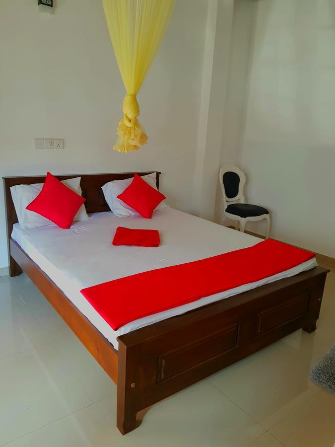 Oasis Beach Hotel Negombo Exterior photo