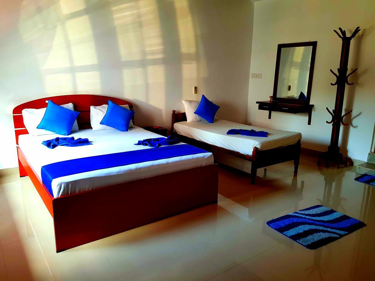 Oasis Beach Hotel Negombo Exterior photo