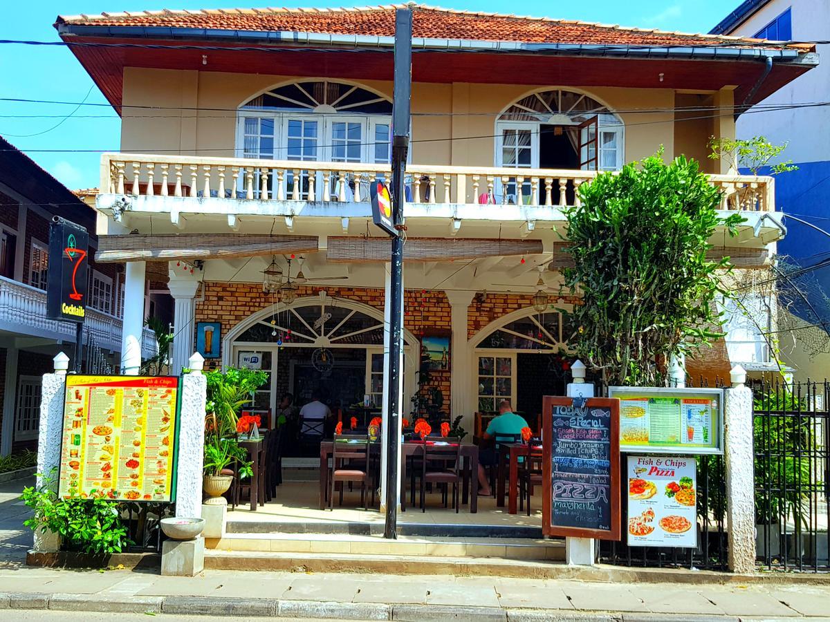 Oasis Beach Hotel Negombo Exterior photo
