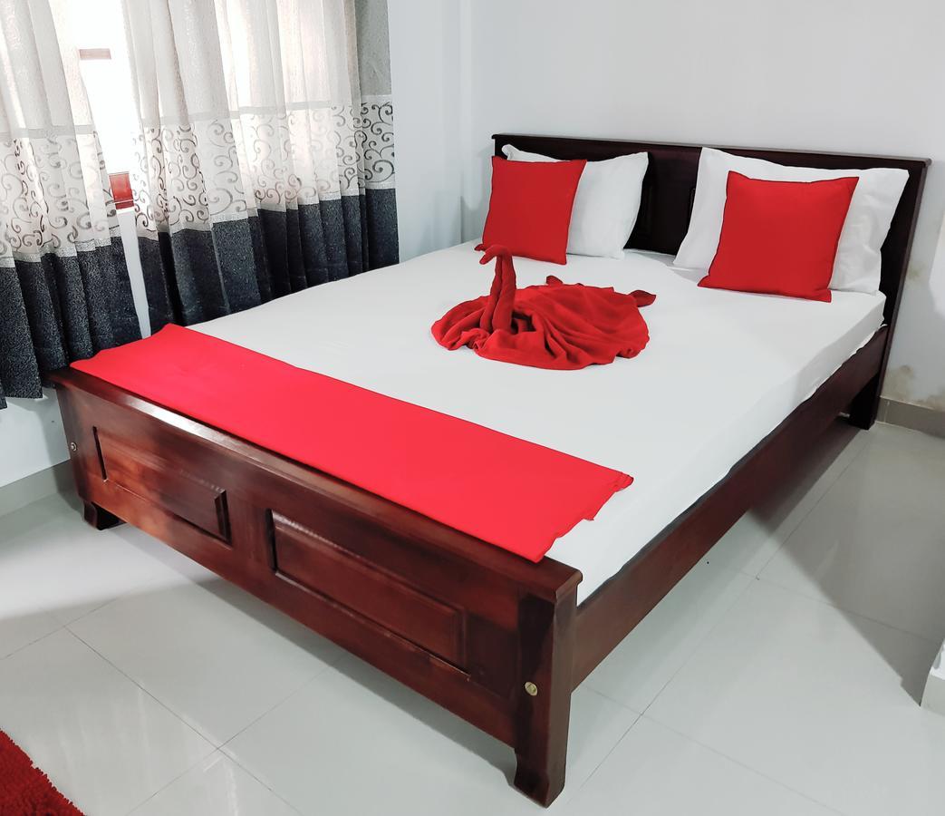 Oasis Beach Hotel Negombo Exterior photo