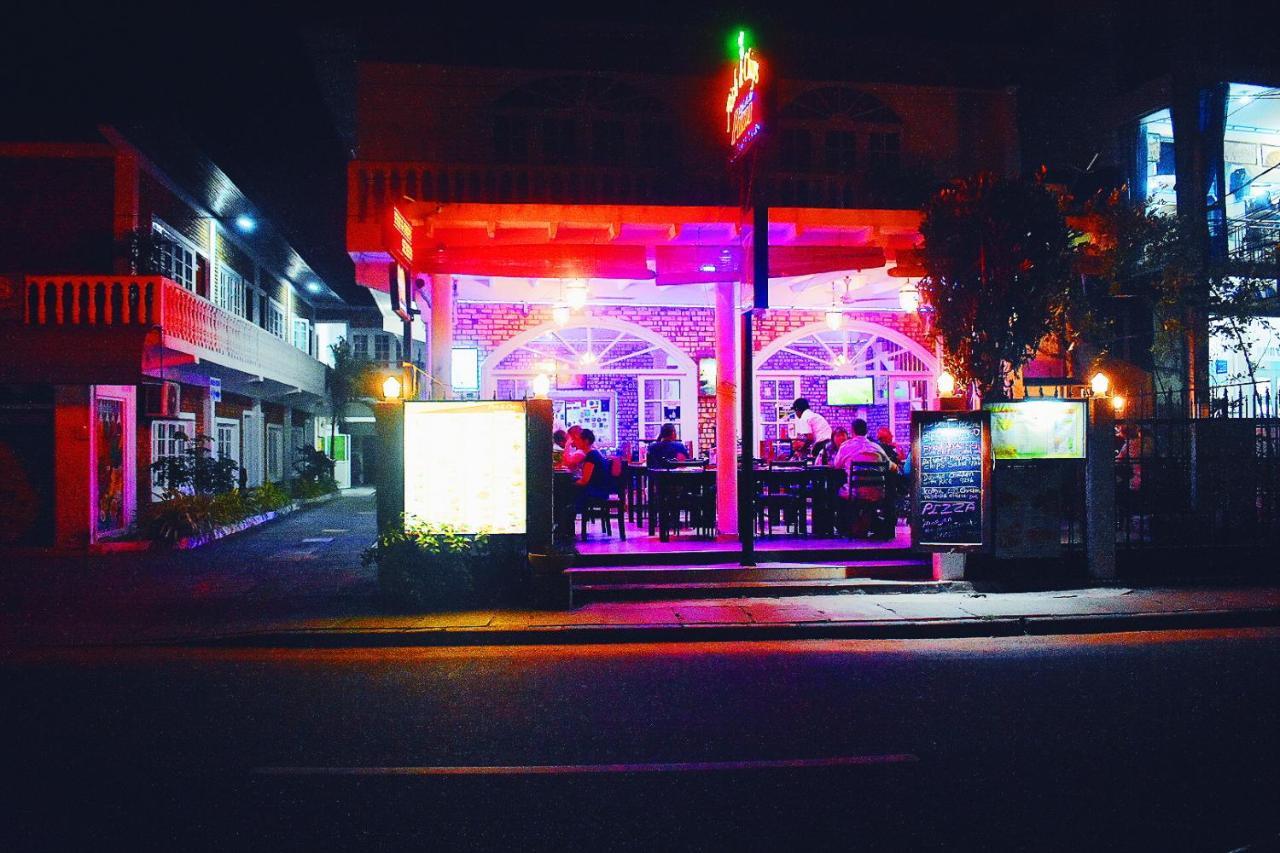 Oasis Beach Hotel Negombo Exterior photo